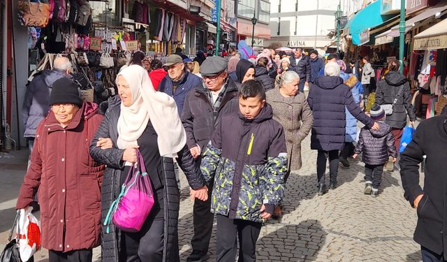 Eskişehir’de bahar havası: Adım atacak yer kalmadı!