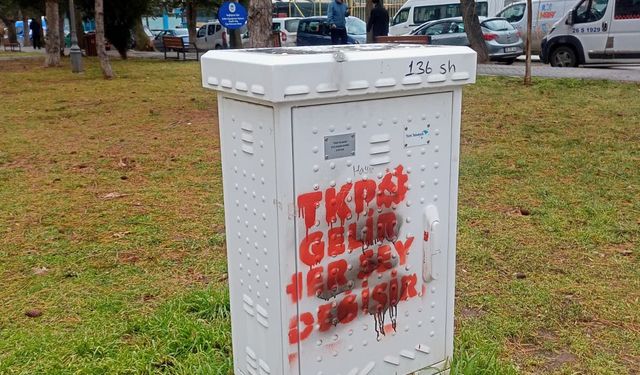Eskişehir'de vandalların hedefi pano oldu!