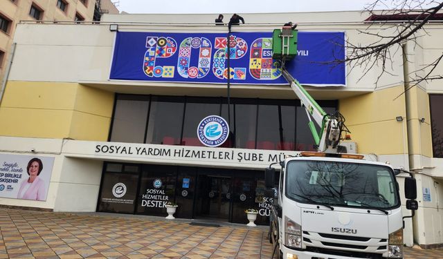 Eskişehir’de 2026 logosu şehri renklendirdi