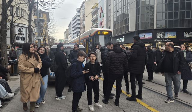 Eskişehir’de tramvay yaşlı adama çarptı!