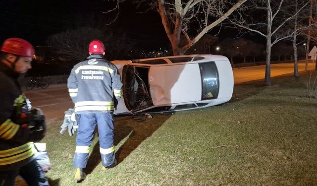 Eskişehir'de araç takla attı, sürücüyü itfaiye kurtardı