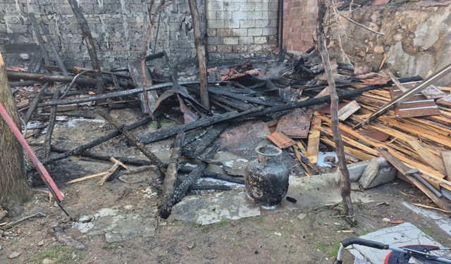 Eskişehir'de mahalleyi sokağa döken yangın!