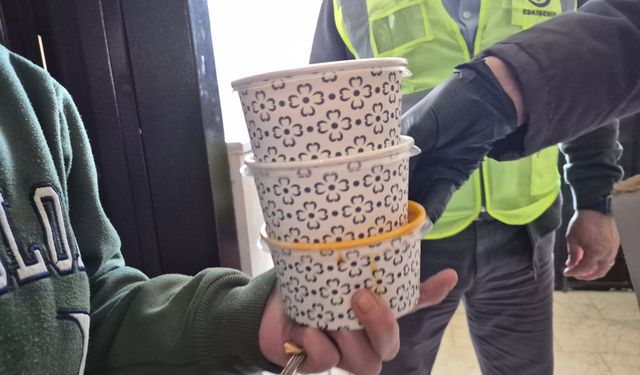 Eskişehir'de hayırseverlerden kapı kapı iftar desteği