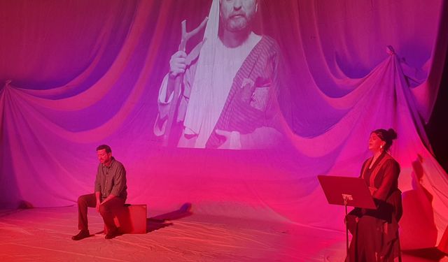 Anadolu Üniversitesi Tiyatro Anadolu'dan beğeni toplayan oyun!