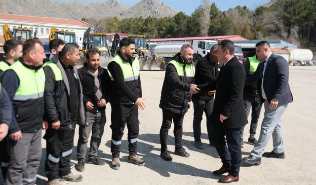 Sivrihisar Belediyesi personeline bayram ikramiyesi