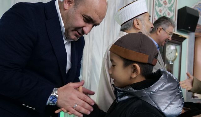 Gürhan Albayrak bayram namazını Reşadiye Camii’nde kıldı