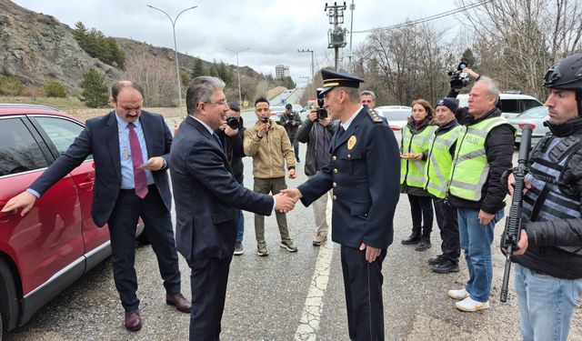 Eskişehir Valisi, polis ve jandarma ekipleriyle bayramlaştı!