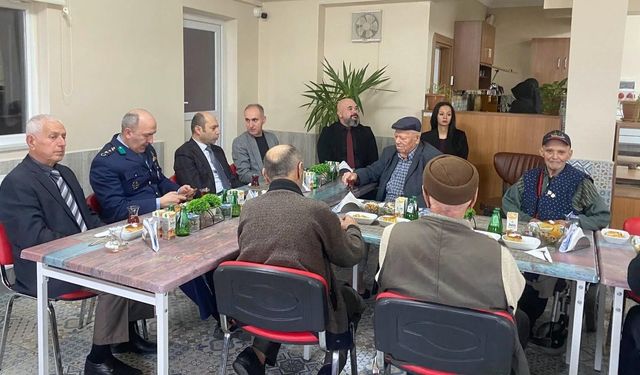 Sivrihisar Kaymakamı Hüseyin Sayın’dan huzurevi ziyareti