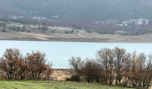 Porsuk Barajı'ndaki çatlak topraklar suyla buluştu!