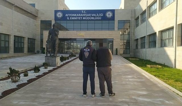 Afyon'da dolandırıcılık suçundan aranan kişi yakalandı
