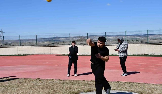 Afyon'da Okul Sporları Atletizm müsabakaları tamamlandı