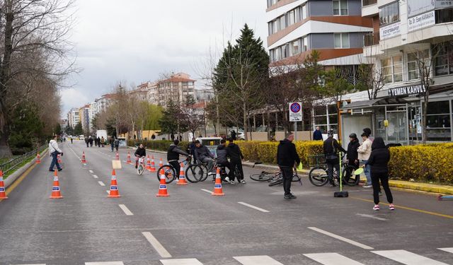 Eskişehir’de “Arabasız Pazar” etkinliğine yoğun ilgi!