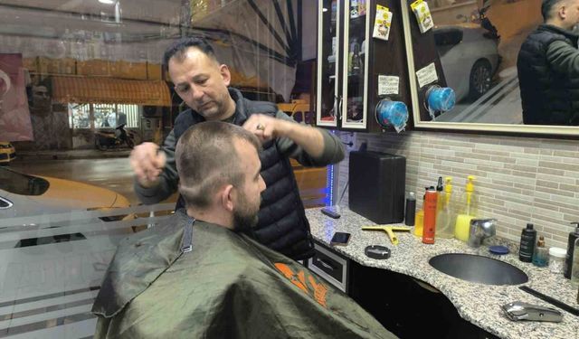 Bayram tıraşı son güne kaldı, kuaförde ilginç karşılama