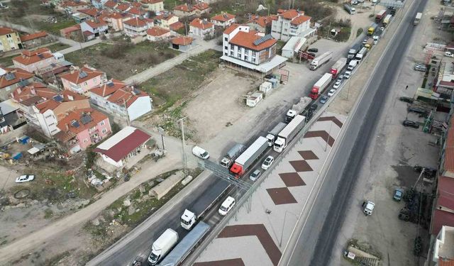 Bayram trafiği günler öncesinden başladı: Uzun kuyruklar oluştu