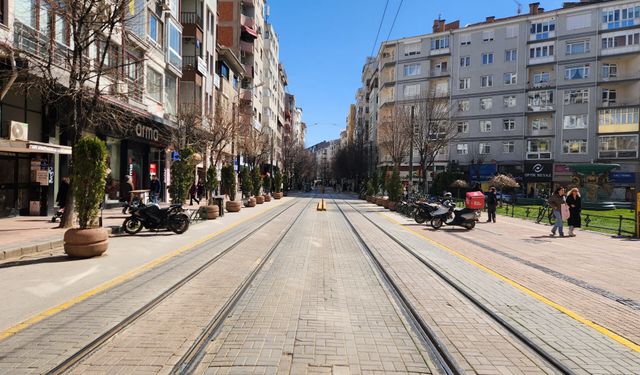 Eskişehir'in işlek caddesindeki sessizlik dikkat çekti!