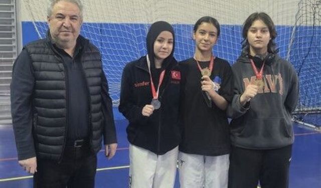 Şahinspor’un taekwondocuları madalyaları topladı
