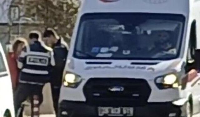 Eskişehir'de dengesini kaybeden sürücü motosikletin altında kaldı