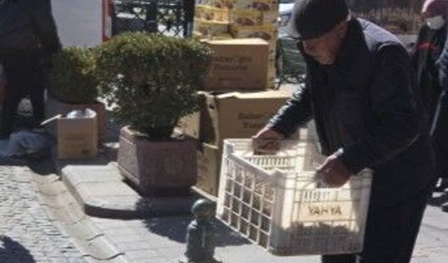 Eskişehirli esnafın toz içerisindeki temizliği zorluyor!