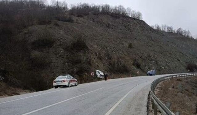 Eskişehir-Söğüt yolunda kaza: Araç dağlık alana girdi!