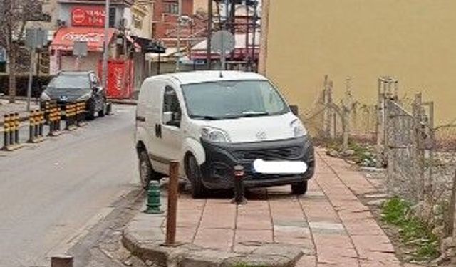 Eskişehir'de aynı noktada yine kaldırım ihlali!