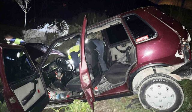 Emet'te otomobil şarampole yuvarlandı