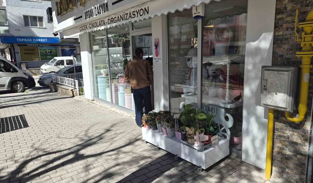 Eskişehir'de çiçek hırsızlığı tepki çekti!