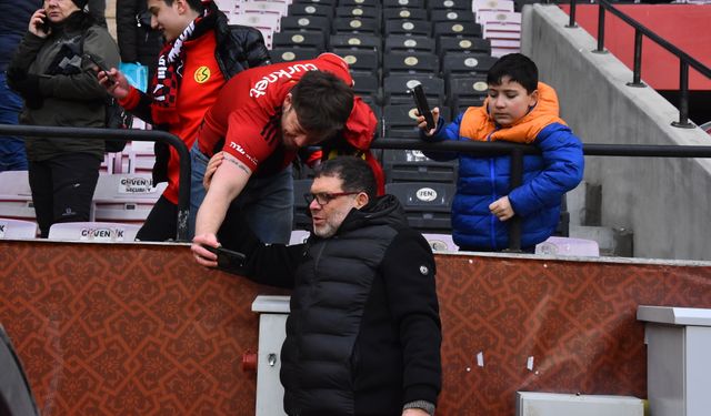 Fotoğraf çektirebilmek için birbirleri ile yarıştılar