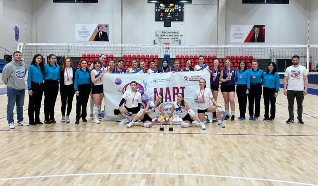 Kadınlar turnuvada ter döktü