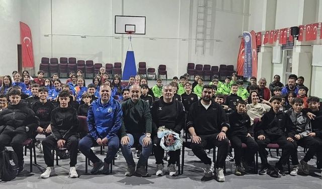 Sivriservi’den genç futbolculara eğitim