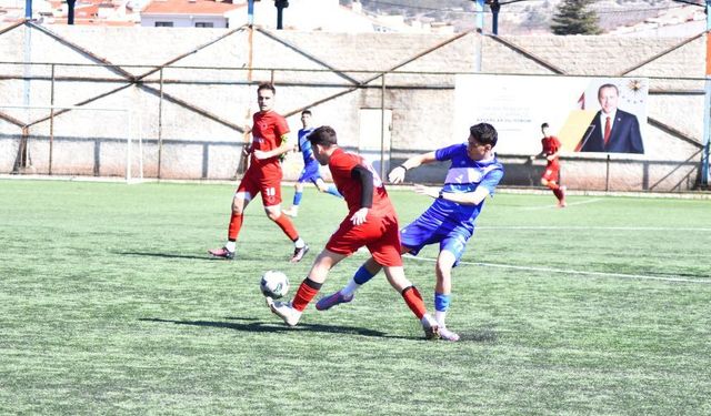 Sütlücespor kayıpsız ilerliyor