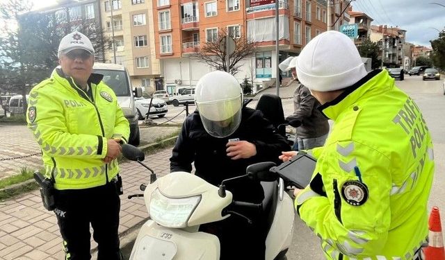 Tavşanlı'da ekiplerden motosiklet sürücülerine denetim