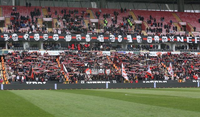 Afyon maçında Eskişehirspor taraftarından tribün şov