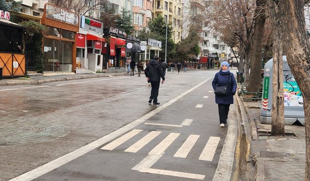 Eskişehir’de bisiklet yolları amacının dışında kullanılıyor