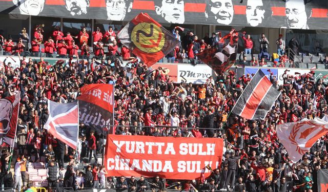 Türkiye-İspanya dostluğu Eskişehirspor tribünlerine taşındı