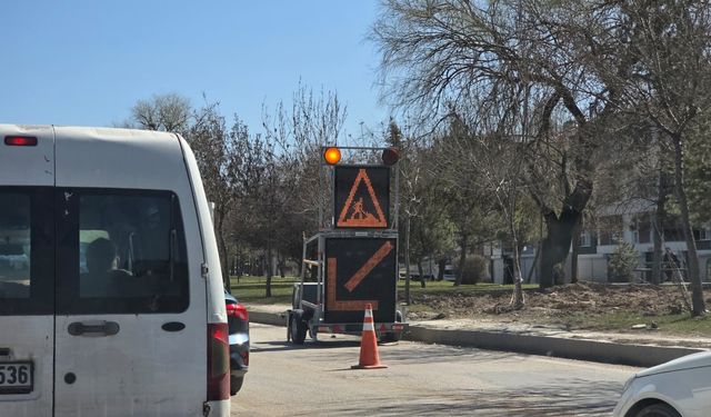 Eskişehir'deki yol çalışması uzun kuyruklar oluşturdu!