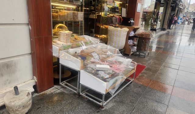 Eskişehir'de sağanak yağışa esnaf çözümü!