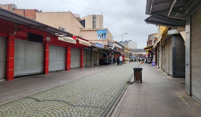 Eskişehir'in bazı sokaklarında bayram sessizliği!