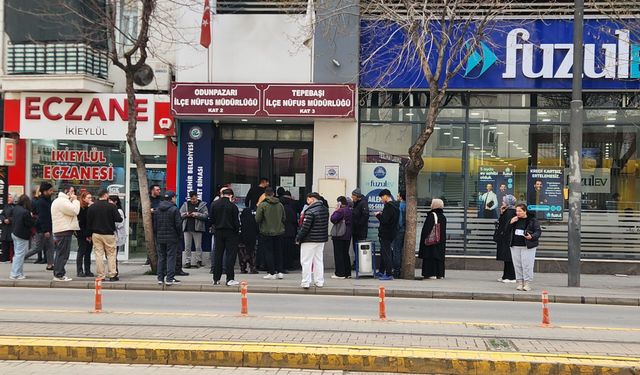 Eskişehir’de resmi işlemlerde öğle yoğunluğu dikkat çekti