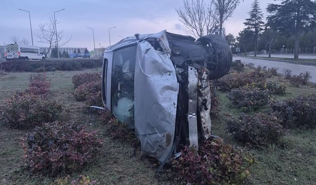 Seyitgazi yolunda feci kaza: Defalarca takla attı!