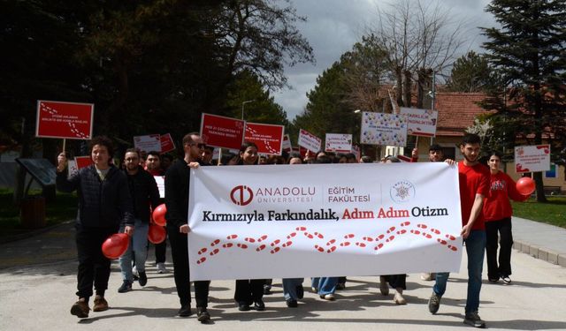 Anadolu Üniversitesi’nde otizme dikkat çekilen yürüyüş