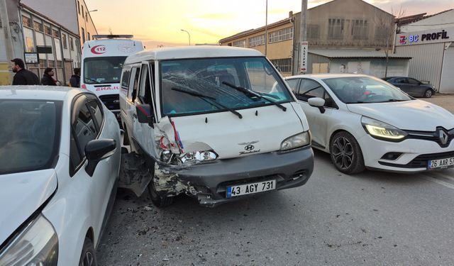 Eskişehir’de zincirleme trafik kazası: 3 yaralı