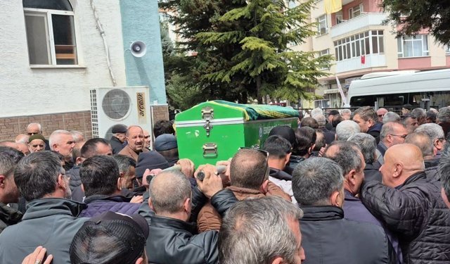 Eskişehir'de feci kazada hayatını kaybeden sürücü son yolculuğuna uğurlandı