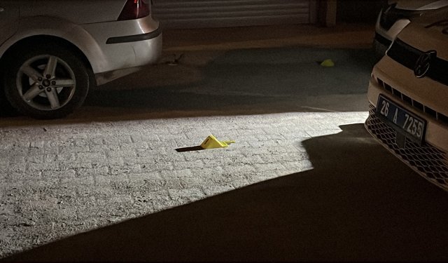 Eskişehir'de husumetli grupların kavgası kanlı bitti!