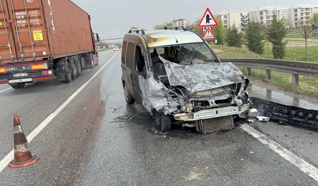 Eskişehir'deki kazada yanan araçtan son anda kurtarıldı!