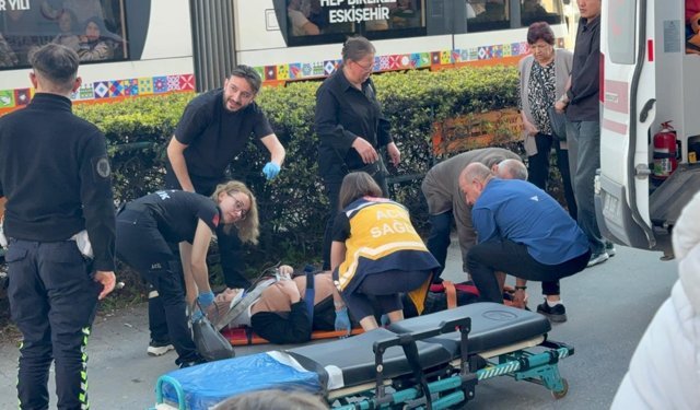 Eskişehir'de geri geri giden araç  yayaya çarptı!