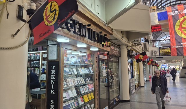 Eskişehir'de çarşı siyah-kırmızıya boyandı!