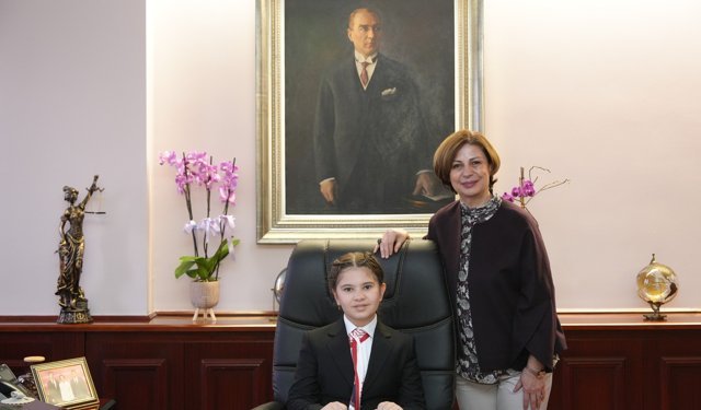 Başkan Ünlüce, koltuğunu Ece Akkan’a devretti