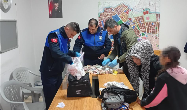 Eskişehir'e şehir dışından gelip dilendiler, çıkan paralar şok etti!