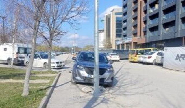 Eskişehir'in o bölgesi de araçların park işgali altında!
