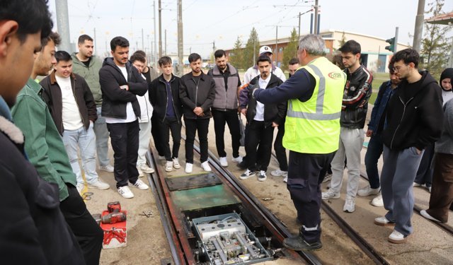 ESTÜ öğrencileri ESTRAM’da sahaya indi